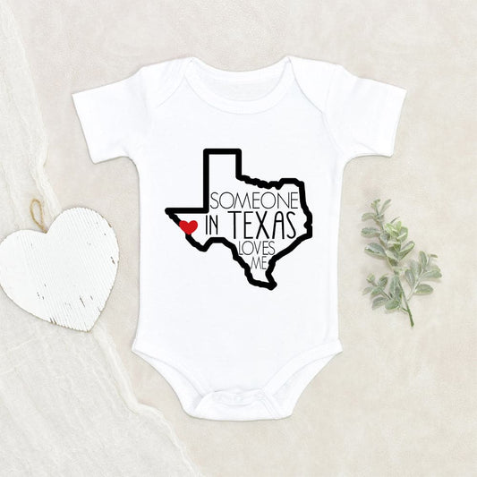 State Baby Onesie - Someone In Texas Loves Me Onesie - Loved Baby Onesie - Long Distance Baby Clothes - Texas Baby Onesie