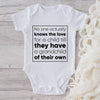 No One Can Actually Knows The Love  For A Child Till They Have A Grand Child Of Their Own-Onesie-Adorable Baby Clothes-Clothes For Baby-Best Gift For Papa-Best Gift For Mama-Cute Onesie